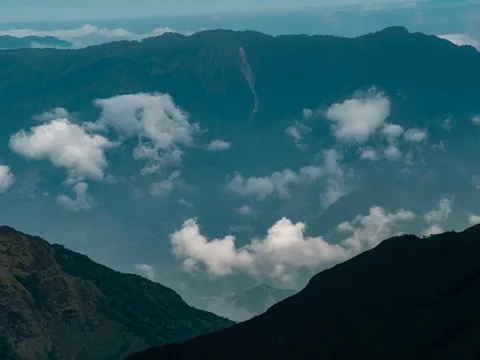 Trekking 'nóc nhà' Mù Cang Chải mùa đông