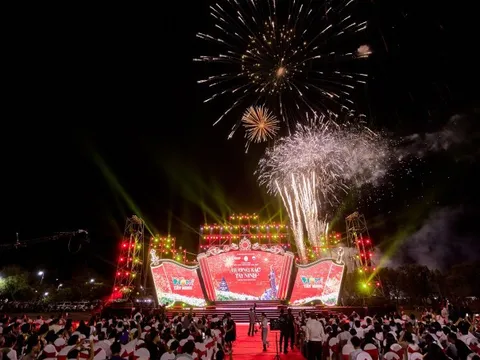 Tây Ninh bắn pháo hoa đón tết Dương lịch tại chân núi Bà Đen