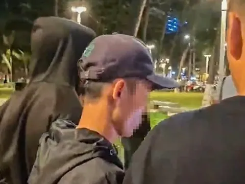 Xác minh người chèo kéo, thu 200.000 đồng khách dạo biển Nha Trang