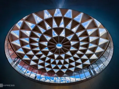 Hoàng hôn TP HCM trên tuyến metro Bến Thành - Suối Tiên