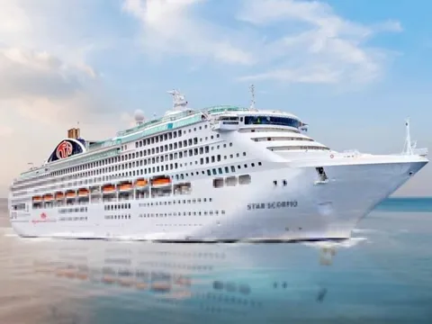 Du thuyền của Resorts World Cruises chuẩn bị đón khách tại TP.HCM
