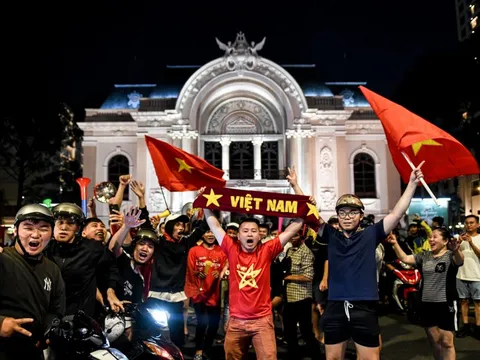 'Cháy' tour đi Thái Lan xem chung kết lượt về