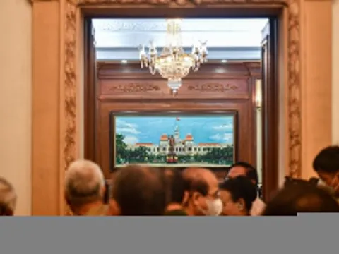 Tạm dừng tour tham quan HĐND - UBND TP.HCM