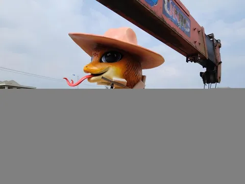 Linh vật rắn của nghệ nhân Quảng Trị lại 'gây sốt'