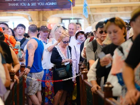 Nam đảo Phú Quốc nhộn nhịp du khách dịp cuối năm