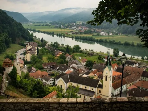 Quê Melania Trump hút khách du lịch