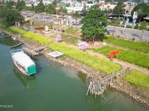 Vườn hoa tái hiện bờ xe nước - biểu tượng Quảng Ngãi
