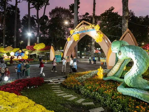 Hoa kiểng nghệ thuật quy tụ tại hội hoa xuân Tao Đàn