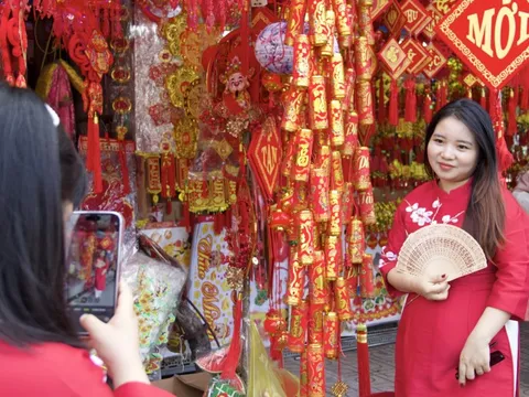 Phố đèn lồng 'mỗi năm có một' ở Nha Trang than ế