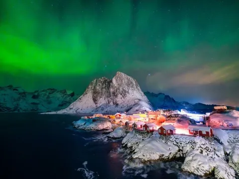 Khách Việt 'săn' cực quang, đón năm mới ở Na Uy