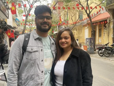 Khách nước ngoài tận hưởng không khí vắng vẻ dịp Tết Việt