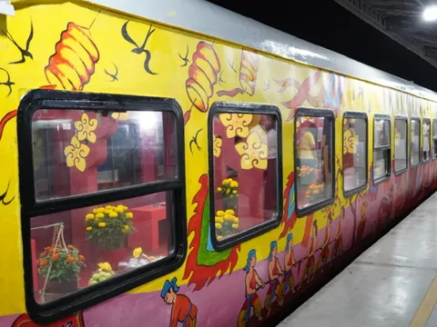 Trên chuyến tàu đi xuyên giao thừa Ất Tỵ