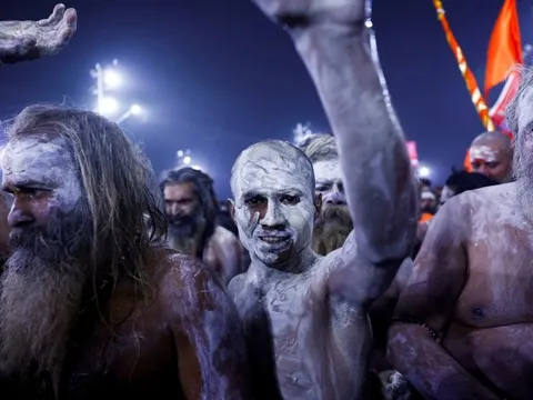 Ngập quảng cáo Coca Cola, Vim tại lễ hội đông nhất lịch sử loài người