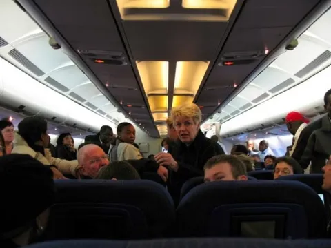 Những kiểu hành khách gây ác mộng trên máy bay