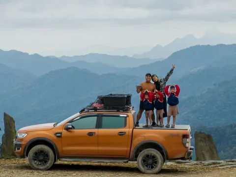 Gia đình Việt 'trốn' Tết lái ôtô du ngoạn ba nước Đông Nam Á