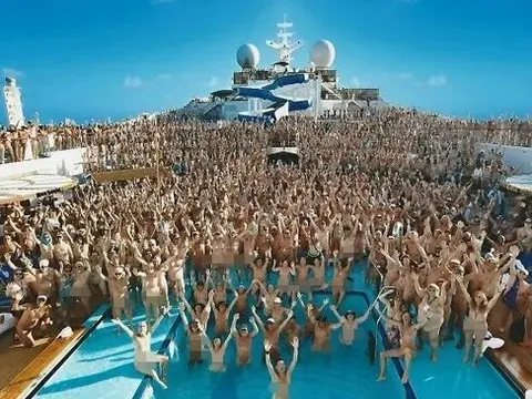 2.300 khách khỏa thân trên du thuyền lênh đênh Bắc Mỹ