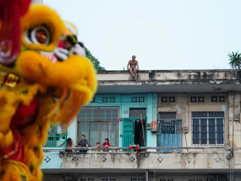 Trèo lên mái nhà xem Lễ hội Tết Nguyên tiêu tại TP.HCM
