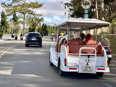 Dừng hoạt động xe điện 4 bánh chở du khách ở Đà Lạt