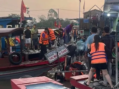 Cần Thơ lên tiếng vụ du khách rơi xuống sông ở chợ nổi Cái Răng