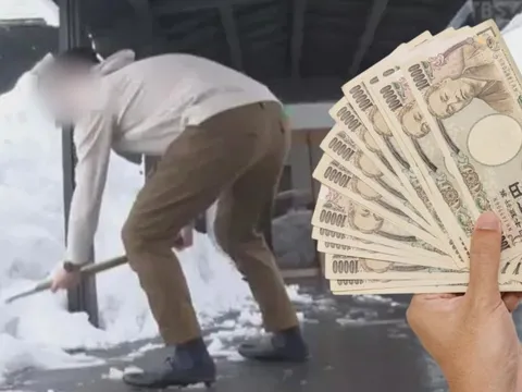 Tranh cãi tour bắt khách 'còng lưng' dọn tuyết ở Nhật Bản