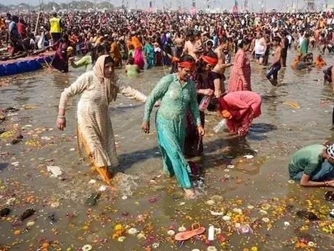 Điều kinh hoàng đang diễn ra ở lễ hội tắm lớn nhất hành tinh