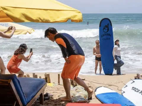 Bali bức xúc vì khách đi bụi ở lâu, tiêu ít