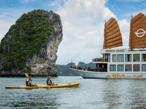 Thu bổ sung phí tham quan vịnh Hạ Long