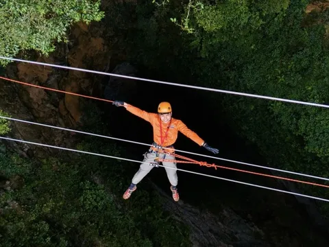 Hố sụt 'ác mộng' chưa đến 10 người khám phá ở Quảng Bình