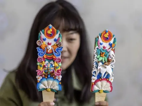 Làm tranh điêu khắc bơ đón Tết ở Tây Tạng