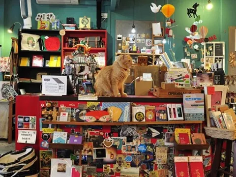 Điểm bán đồ lưu niệm độc lạ, thời trang bản địa tại Singapore