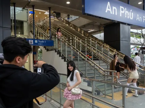 Đổ xô đến ga metro An Phú chụp ảnh 'thời thượng'