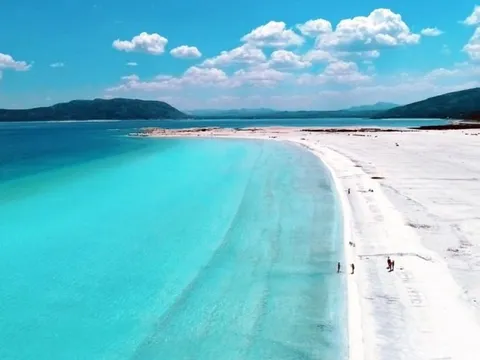 Hồ nước cổ như ở 'trên sao Hỏa'