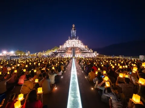 2.000 người sẽ dự lễ thắp nến tại Vesak 2025 trên núi Bà Đen