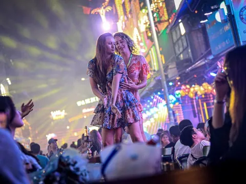 Việt Nam, Thái Lan gieo rắc nỗi sợ rượu cho khách ba lô