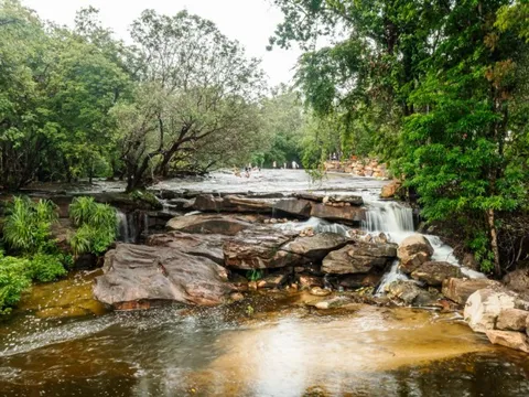 Thưởng thức gà đốt ôthum, tắm suối Đá Bàn Phú Quốc