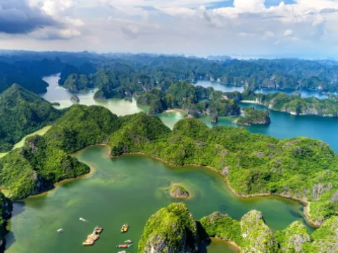 Bãi tắm mới ở Cát Bà hứa hẹn hút khách dịp 30/4