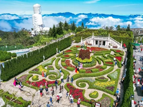 Ba Na Hills hút hàng nghìn khách miền Trung - Tây Nguyên