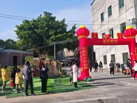 Đổ xô đến quê nghèo của người sáng lập DeepSeek du lịch