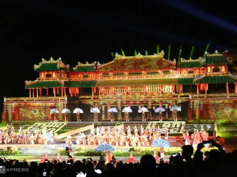 Show có dàn 'anh trai' ưu đãi vé cho runner VnExpress Marathon Huế