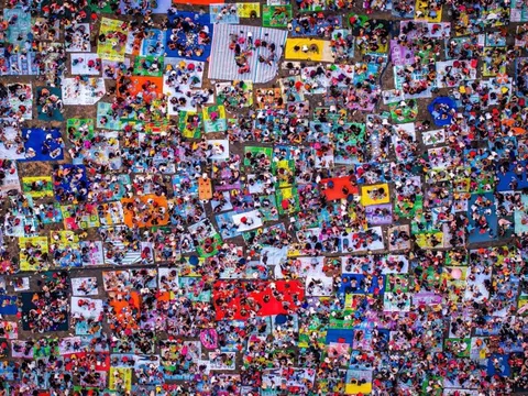 Báo ngoại choáng ngợp cảnh nghìn người cắm trại dưới chân núi Bà Đen