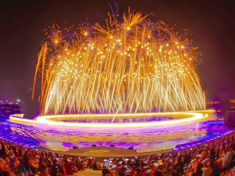 Cát Bà lần đầu tiên có show diễn trên biển