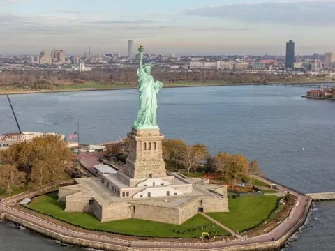 7 bức tượng 'nhái' Nữ thần Tự do gây chú ý