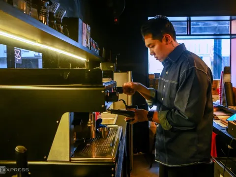 Vẽ rồng trên ly cà phê