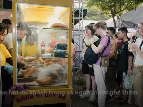 Khách Tây bối rối với nhân bánh mì Việt
