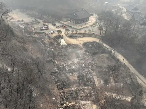 Chùa hơn 1.300 tuổi ở Hàn Quốc trước khi bị thiêu rụi