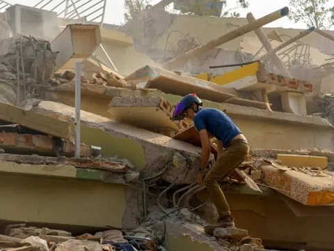 Khách Nga ở Myanmar: 'Mỗi bước chân tôi đều muốn khóc'