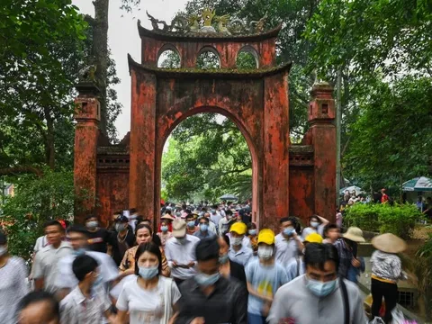 Khách sạn quanh đền Hùng 'cháy phòng' dịp Giỗ Tổ