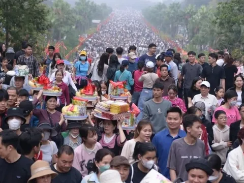 Chen nhau 'không kẽ hở' ở Đền Hùng