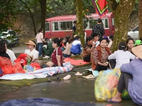 Vạn người hành hương về Đền Hùng trước ngày khai hội