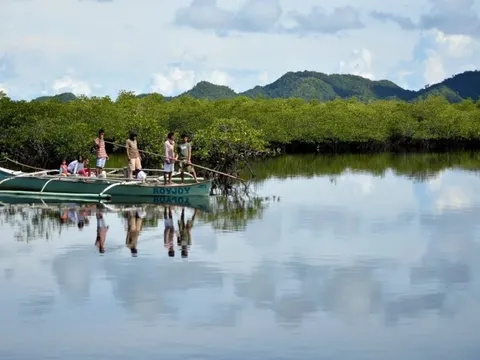 Từ ngư tặc trở thành người làm tour du lịch sinh thái ở Philippines